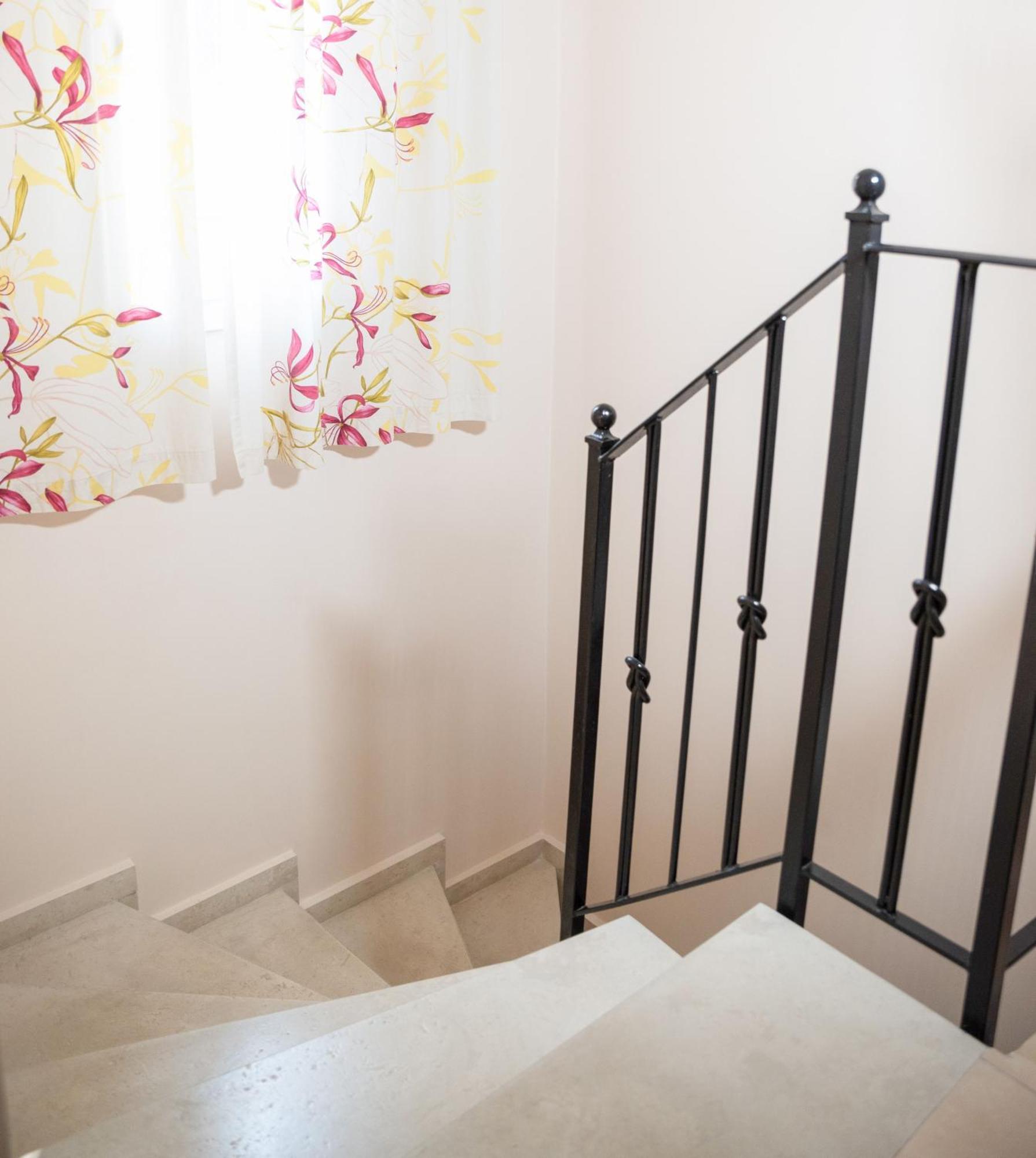 Solari Hill Maisonette Two Private Parking Alepou Ngoại thất bức ảnh
