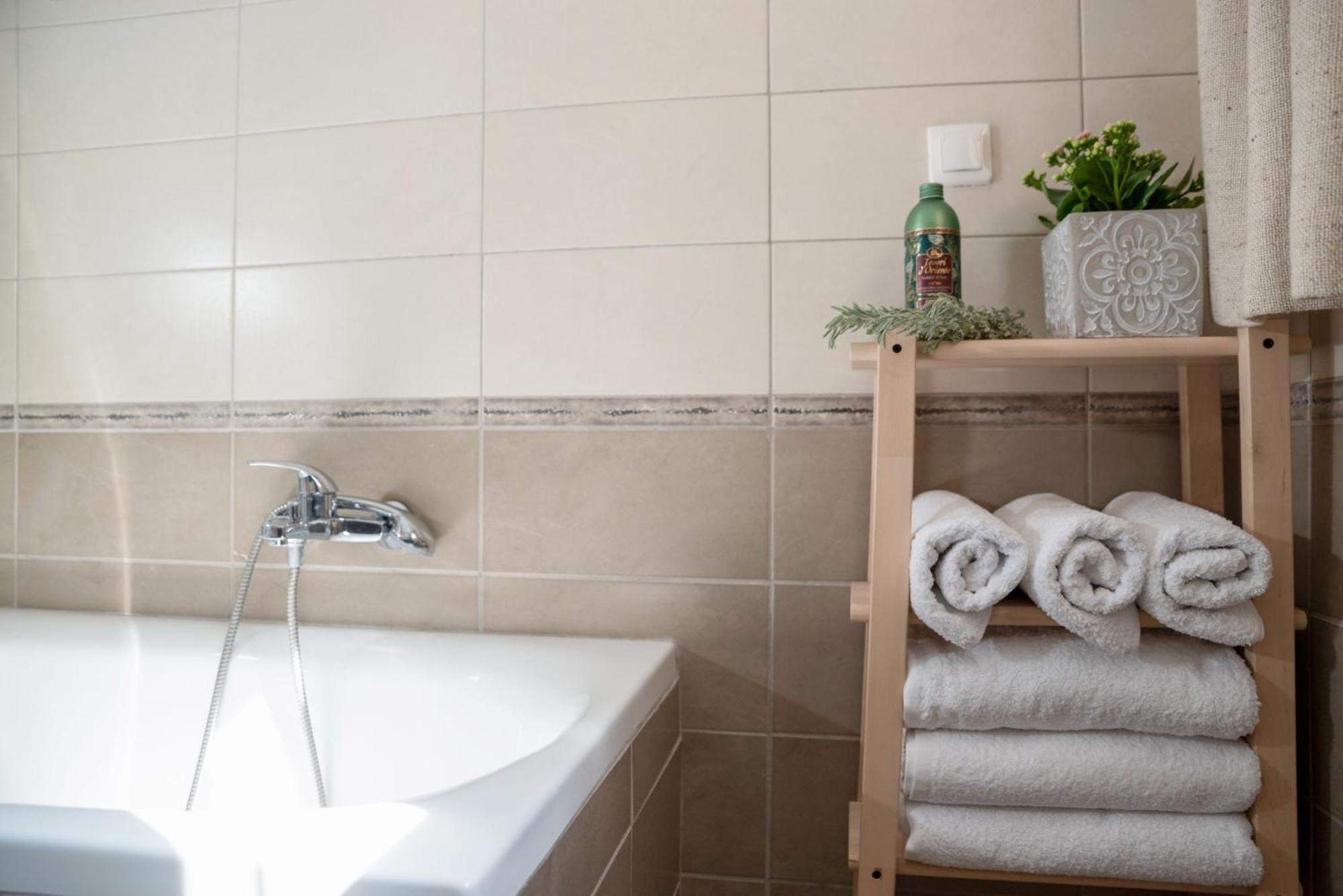 Solari Hill Maisonette Two Private Parking Alepou Ngoại thất bức ảnh