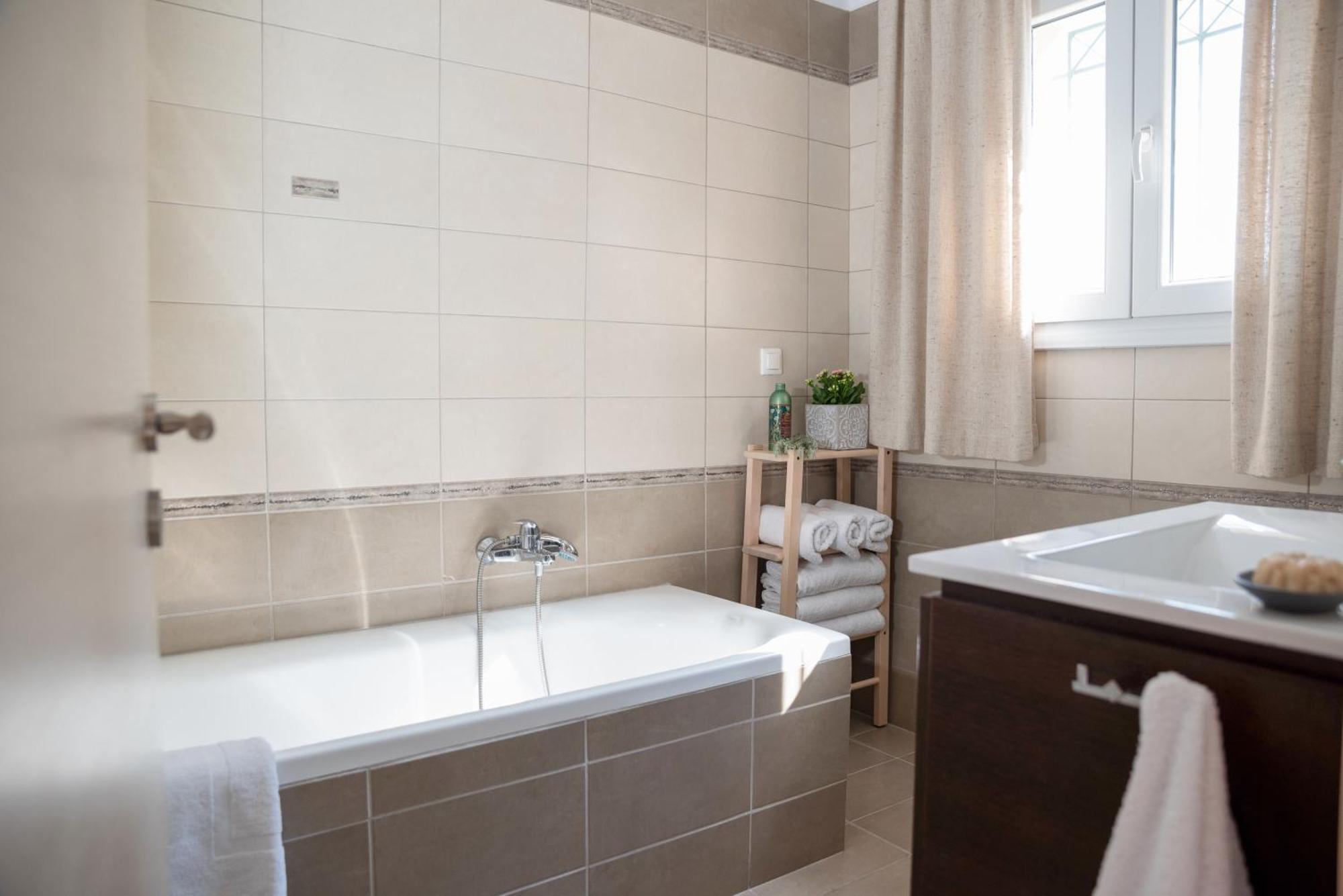 Solari Hill Maisonette Two Private Parking Alepou Ngoại thất bức ảnh